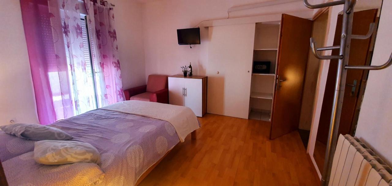 Apartment Kate & Room Kety Krk Εξωτερικό φωτογραφία